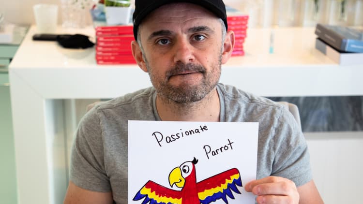 gary vee with a picture of passionate parrot